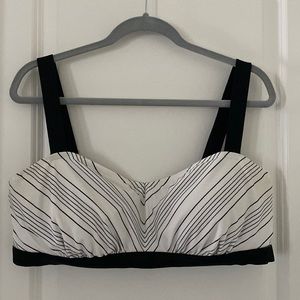 Athleta bikini top size 40 D/DD EUC Black and white